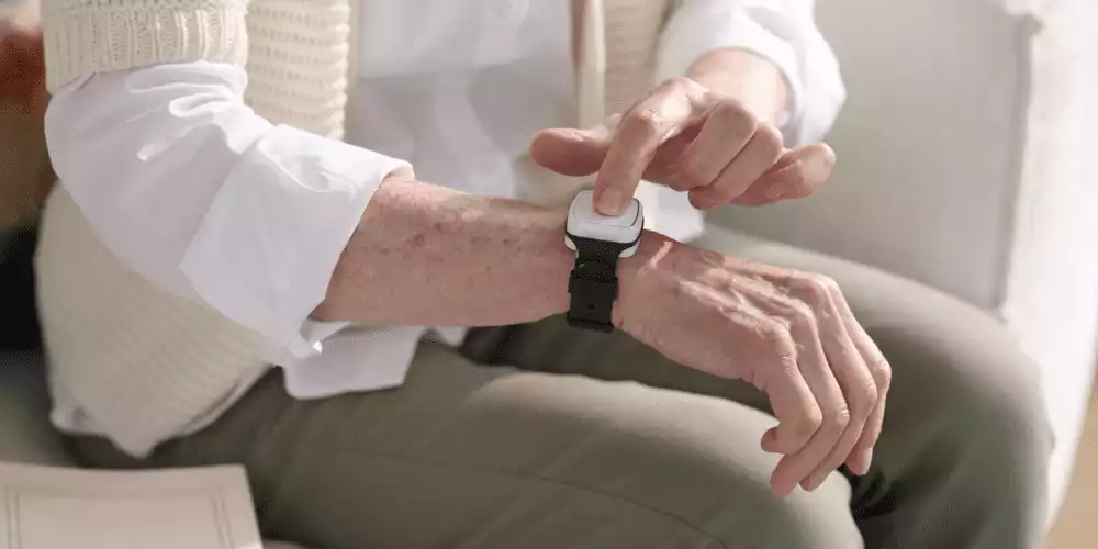 Bracelet senior – BRACELET ANTI-CHUTE POUR PERSONNES ÂGÉES (SEO)